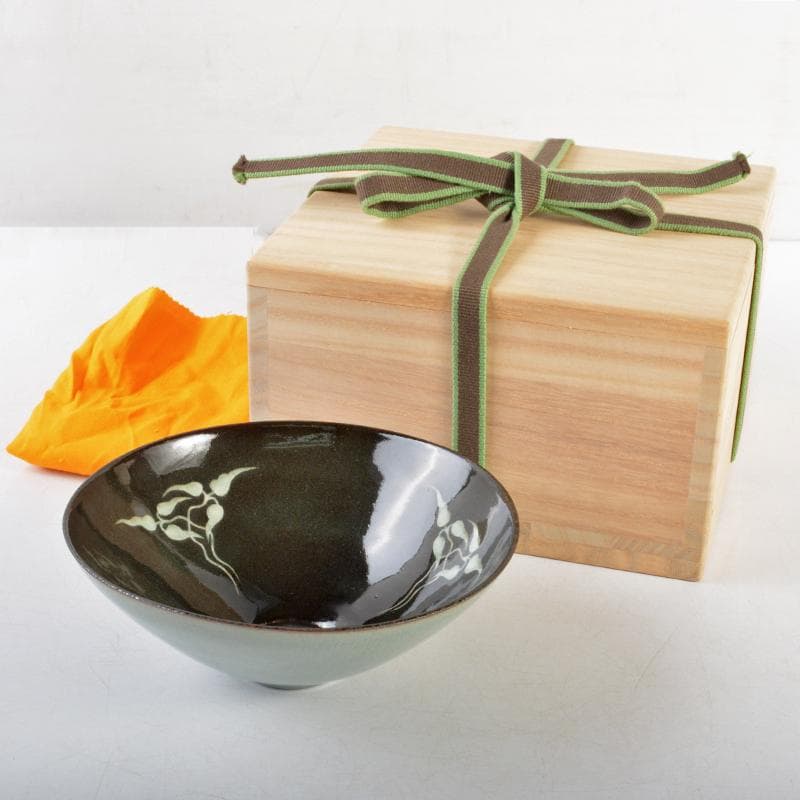 韓国人間文化財　柳海剛（柳根瀅）作　象嵌花文　茶碗　共箱　F　R5974