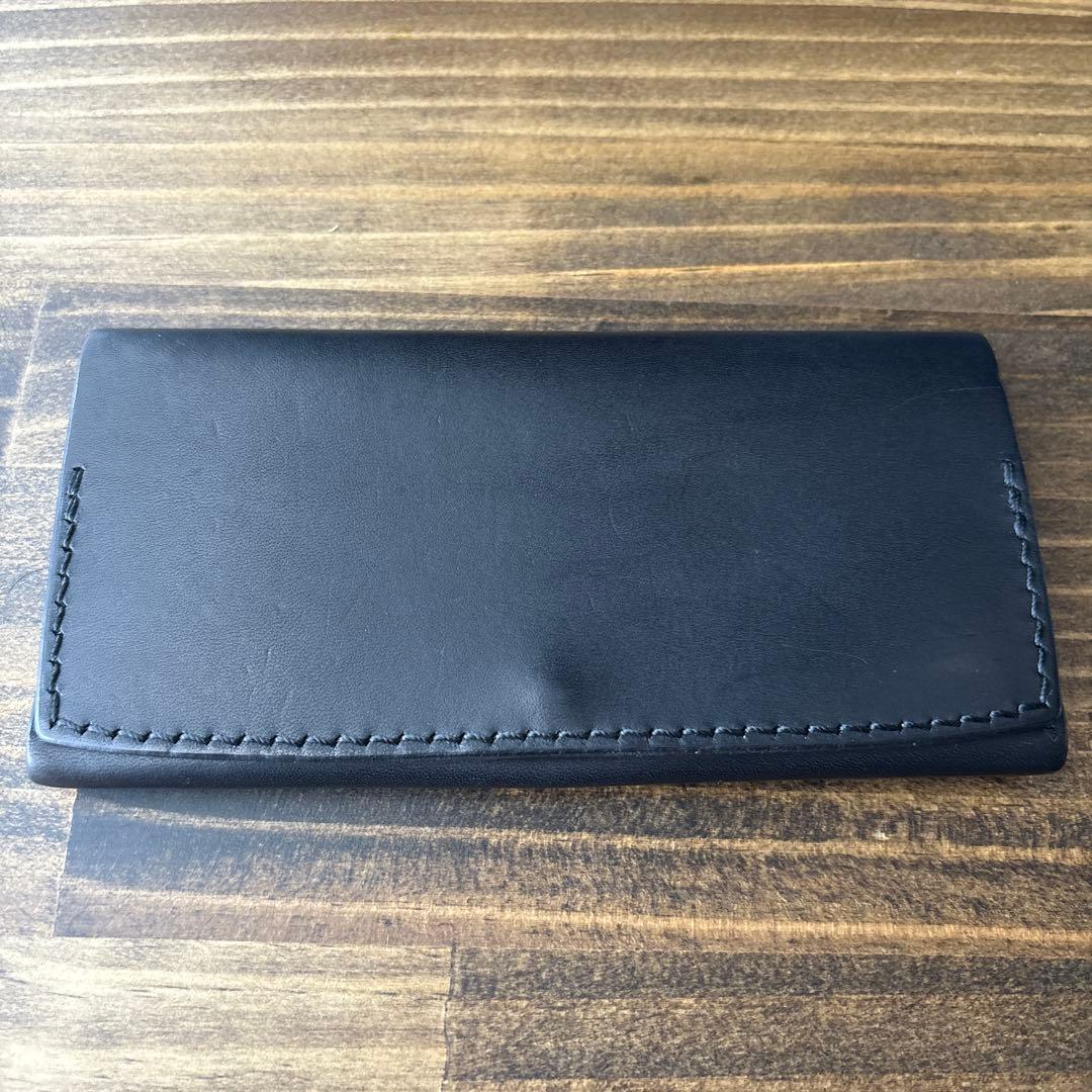 ほぼ1万円札サイズの中身にアクセスしやすい薄 めの長財布　右利き用黒※中古