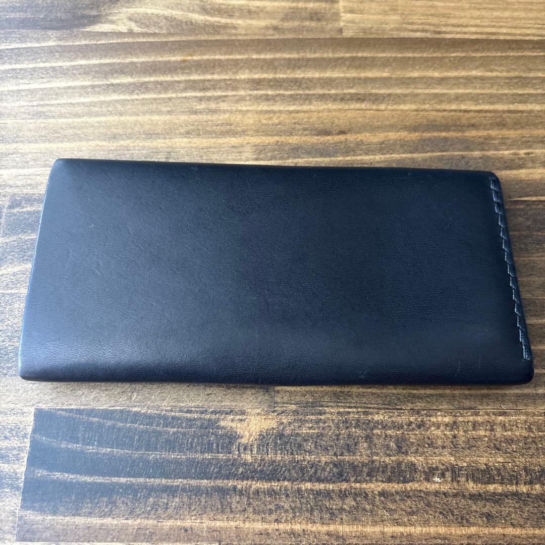 ほぼ1万円札サイズの中身にアクセスしやすい薄 めの長財布　右利き用黒※中古