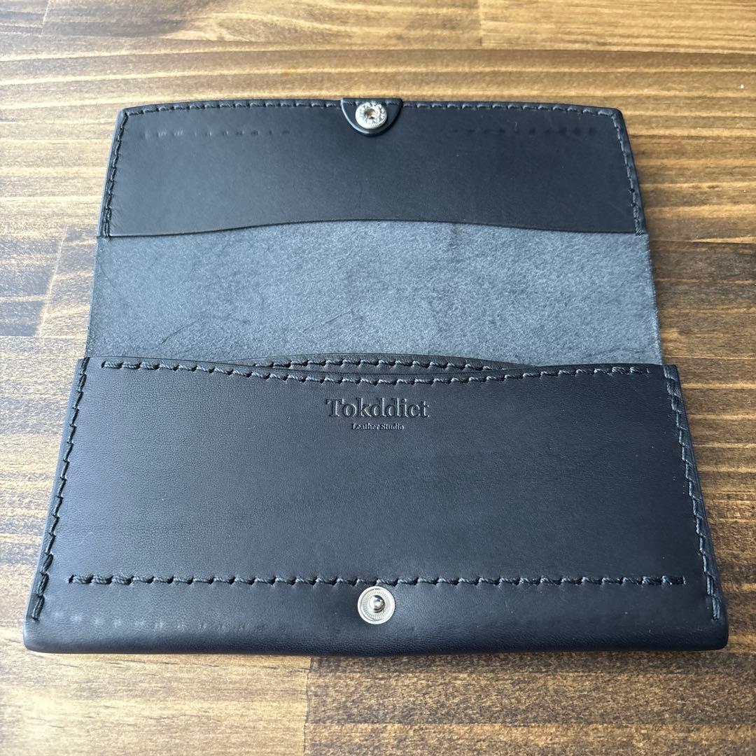 ほぼ1万円札サイズの中身にアクセスしやすい薄 めの長財布　右利き用黒※中古