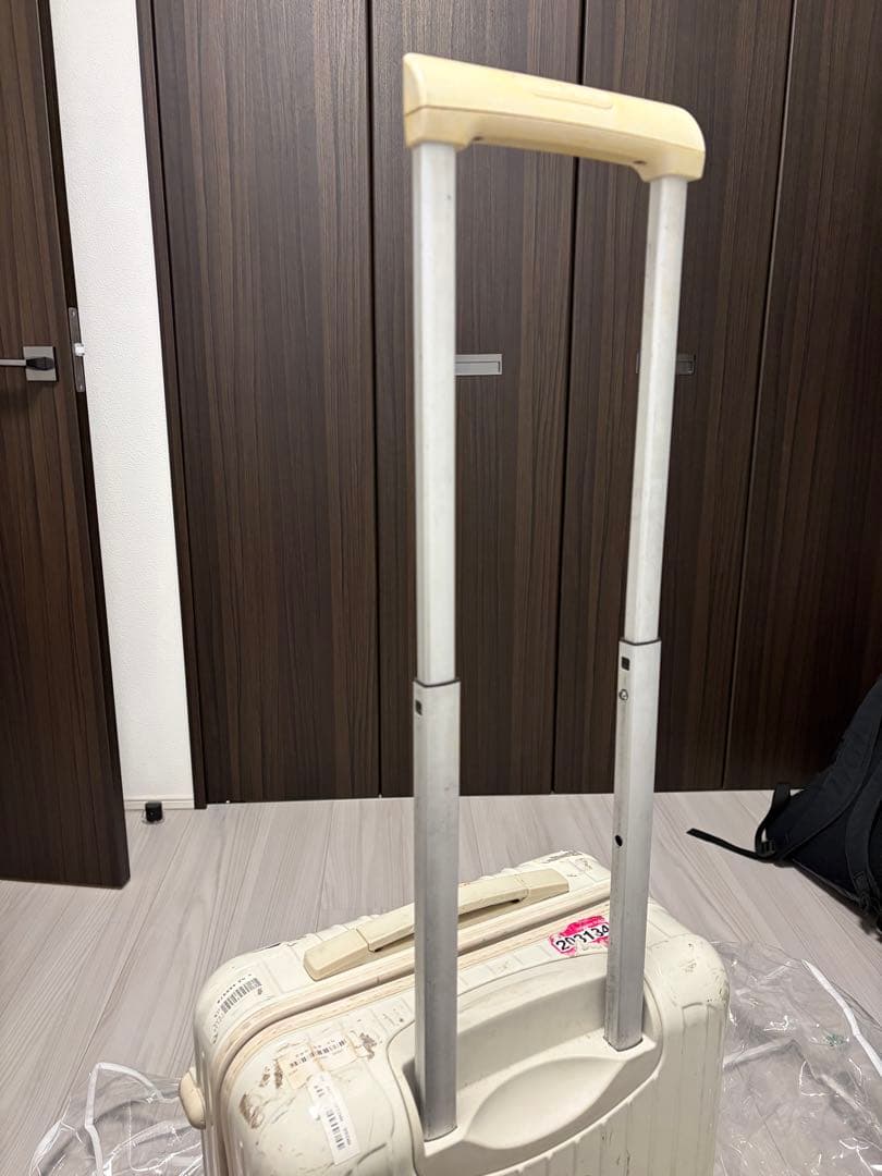 RIMOWA ホワイト キャリーケース 機内持ち込みサイズ