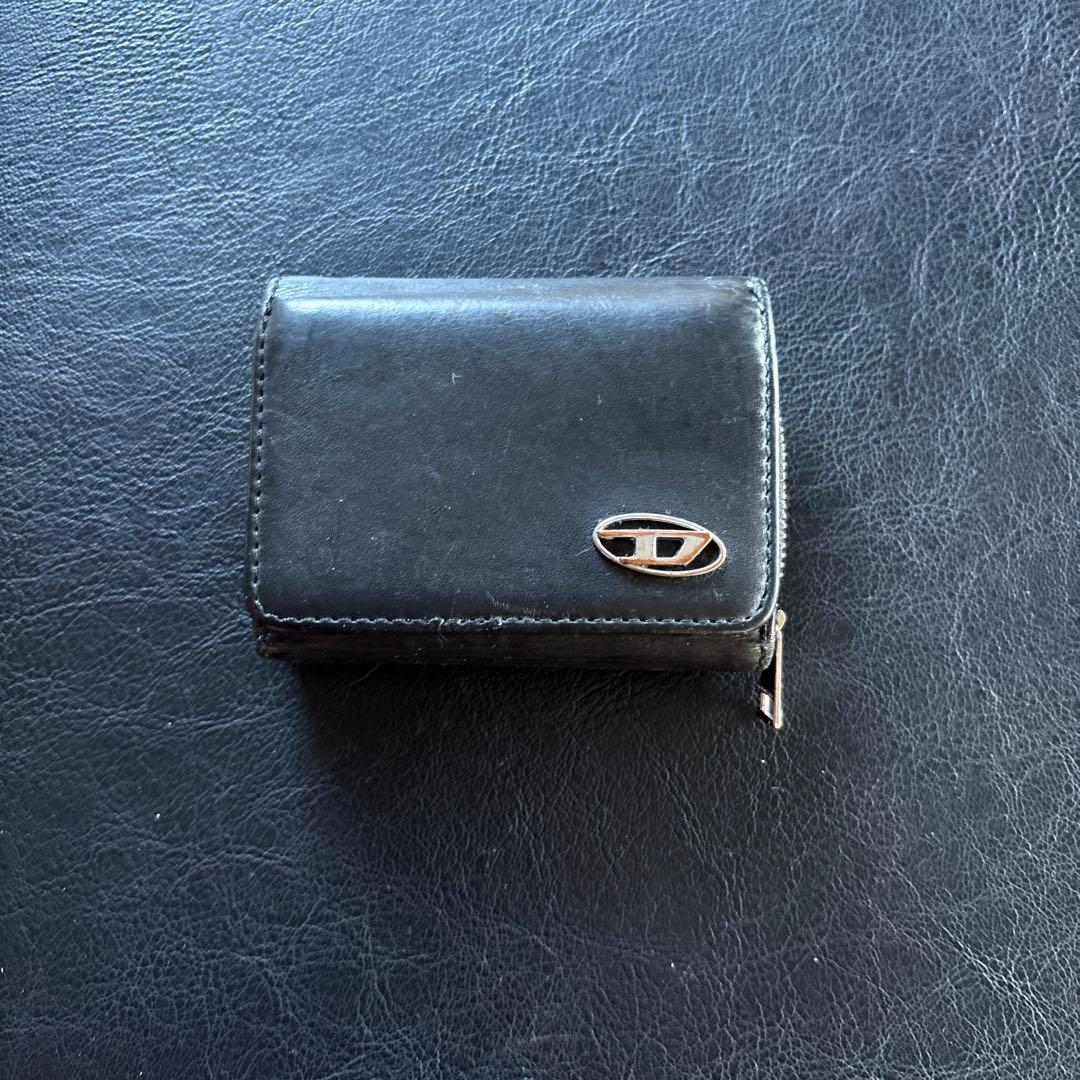 【即購入可】ディーゼル　黒レザー三つ折り財布