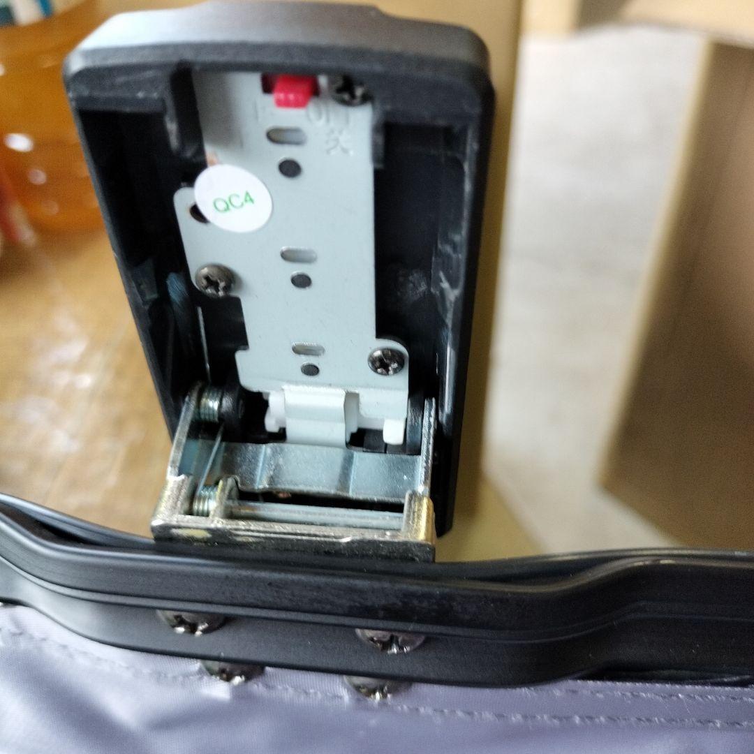 未使用 スーツケース XXLサイズ アルミフレーム キャリーケースTSAロック付