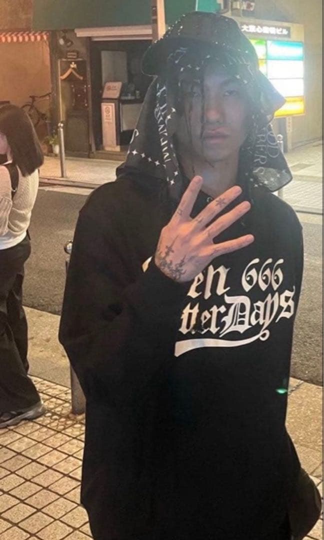 Seen 666 Better Days パーカーMIKADODAB着用