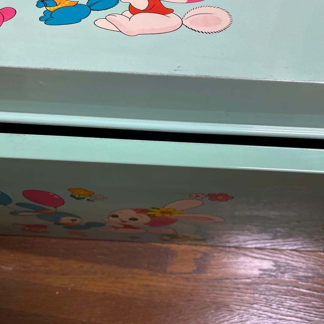 サッチャン様　可愛い絵柄ブリキの衣装箱