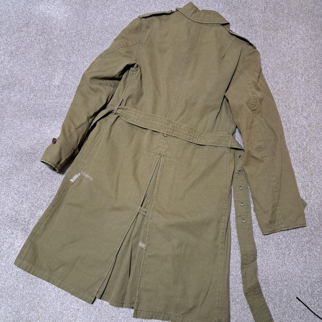 オリーブ色 ダブルブレスト トレンチコート