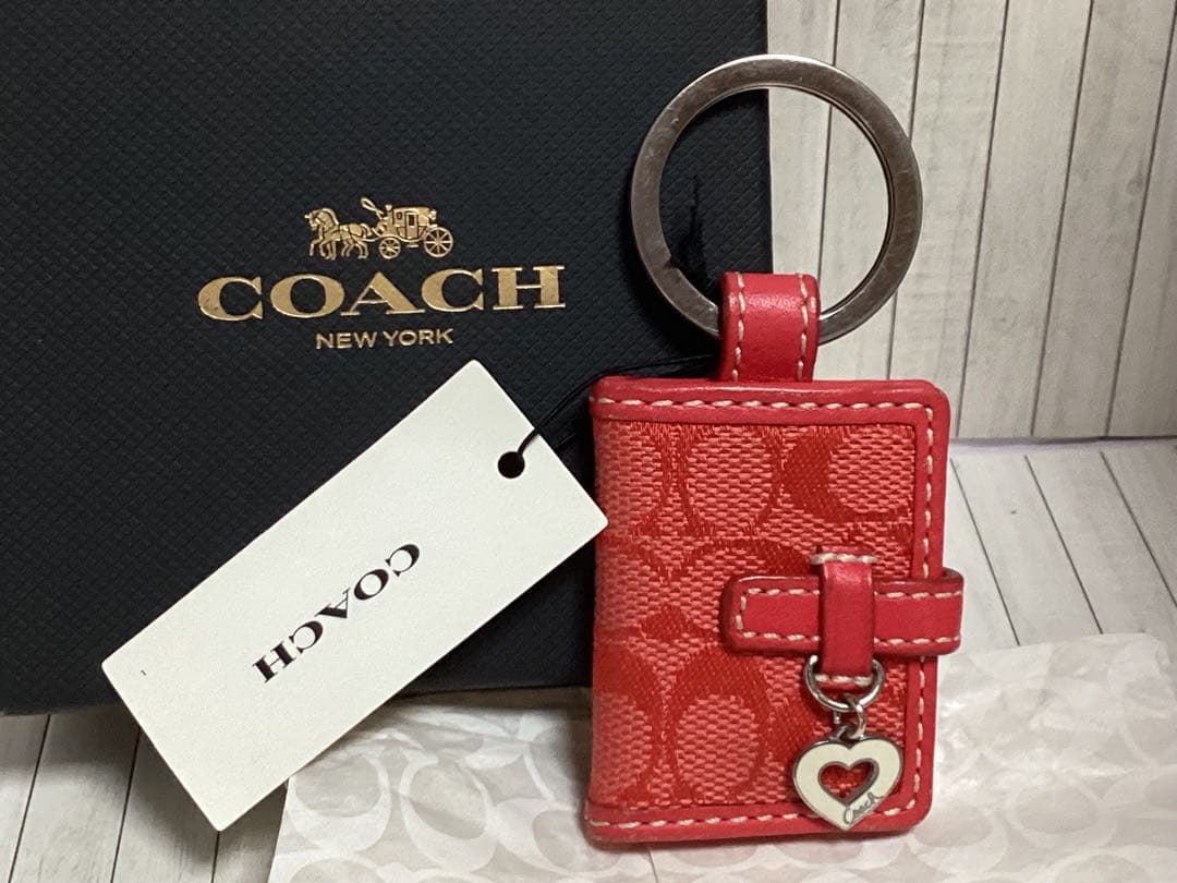 未使用美品タグ付コーチCOACH レッド キーホルダーキーリング本物写真入手帳型
