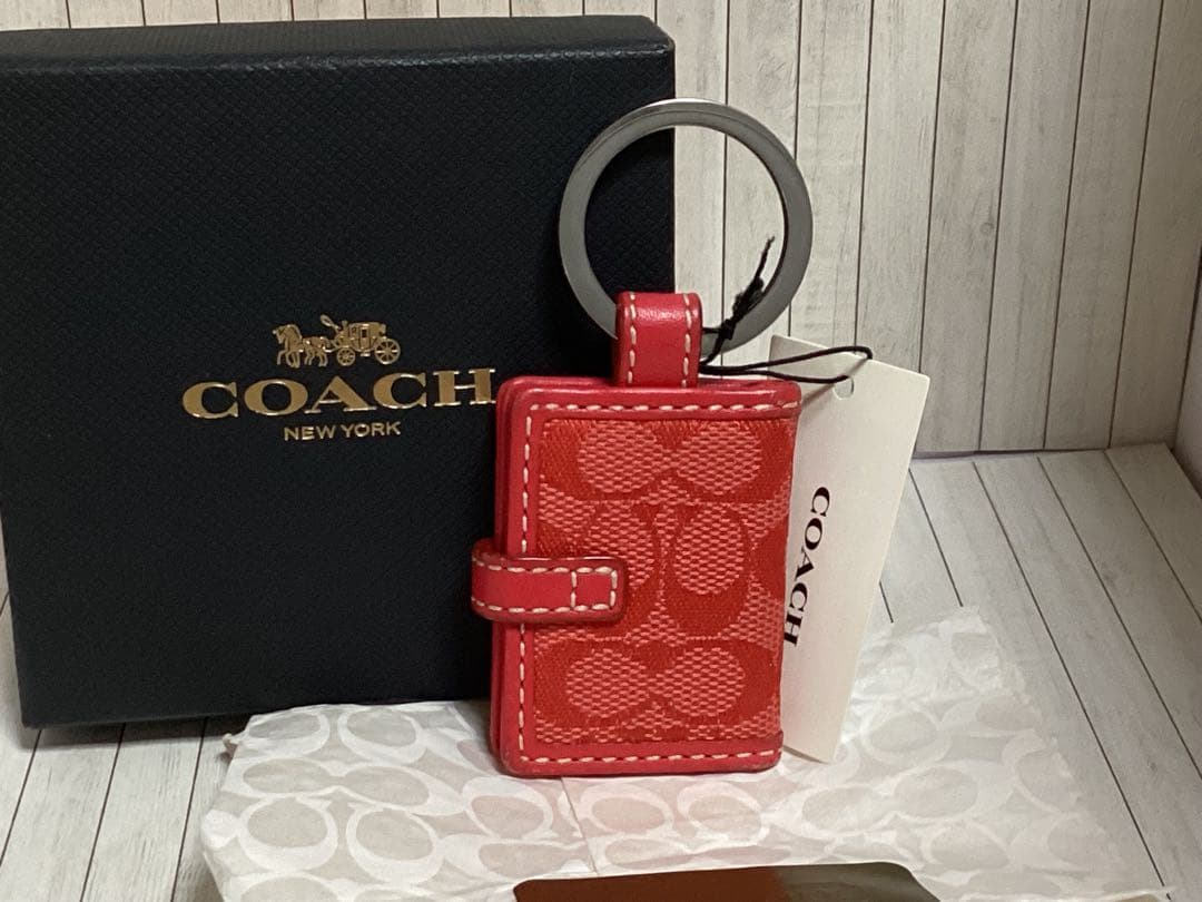 未使用美品タグ付コーチCOACH レッド キーホルダーキーリング本物写真入手帳型