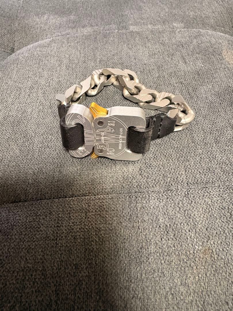 モンクレール、ALYXコラボ、ブレスレット