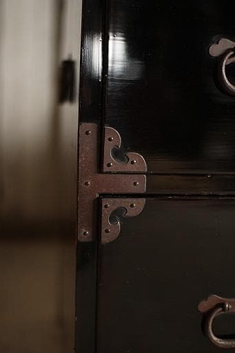 綺麗な丸金具庄内箪笥　2段