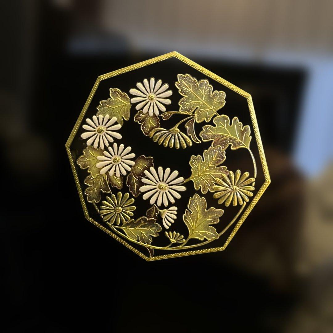 黒い4つ折り屏風 金色の花模様