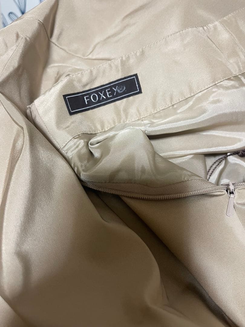 新品　　　フォクシー　　シルク形状　ふんわり　スカート