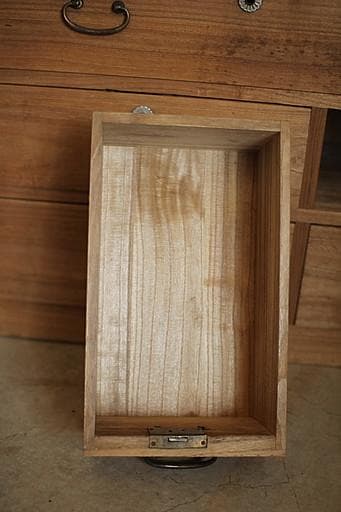 古い小ぶりな木製の引き出し5杯　タンス　チェスト　古家具