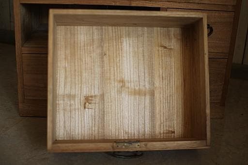 古い小ぶりな木製の引き出し5杯　タンス　チェスト　古家具