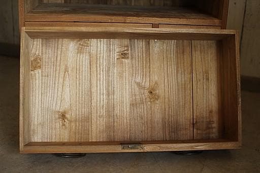 古い小ぶりな木製の引き出し5杯　タンス　チェスト　古家具