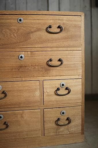 古い小ぶりな木製の引き出し5杯　タンス　チェスト　古家具