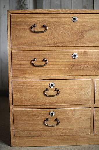 古い小ぶりな木製の引き出し5杯　タンス　チェスト　古家具