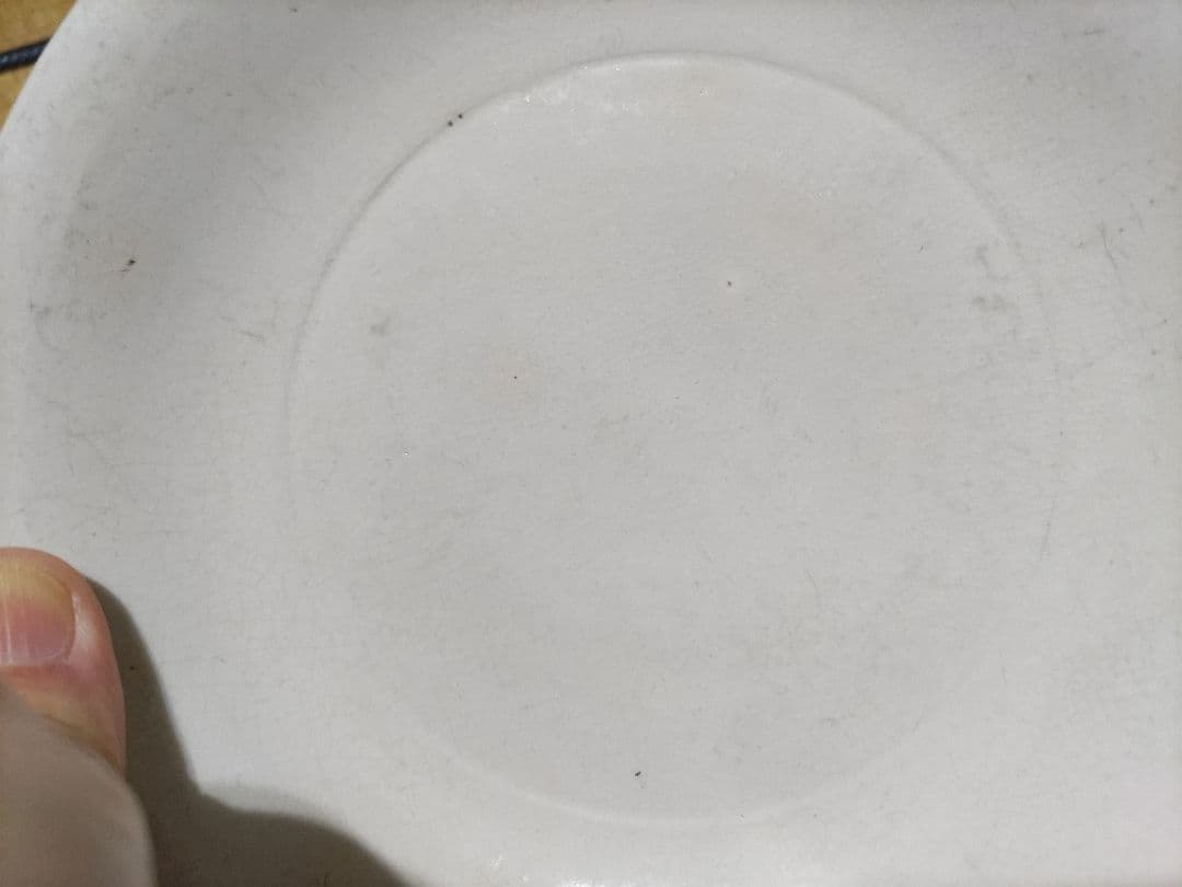 李朝　官窯？　白磁　皿（径16.8～17.1㎝）