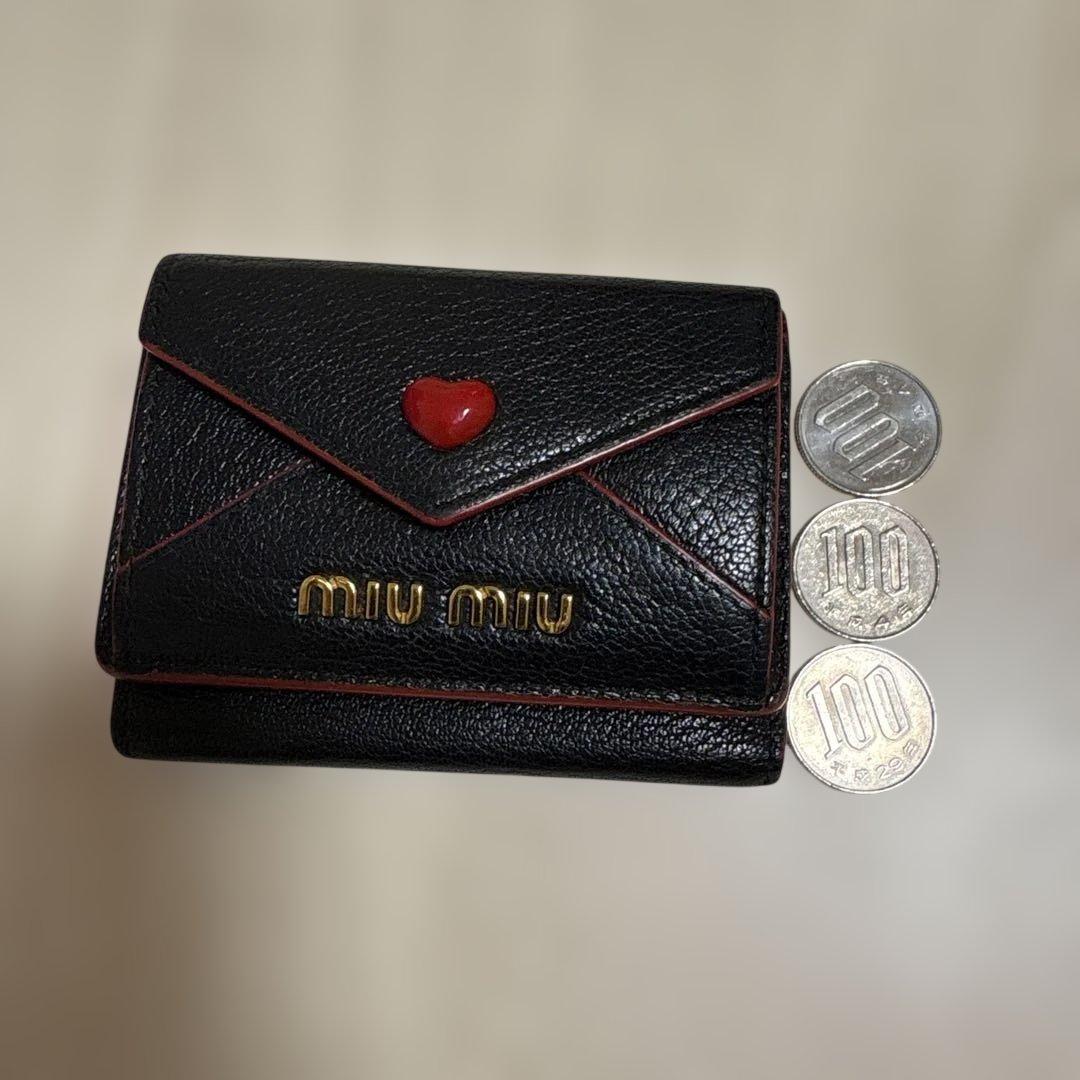 良品 MIUMIU 黒 ラブレター ハート マドラス 折り財布 ミニウォレット