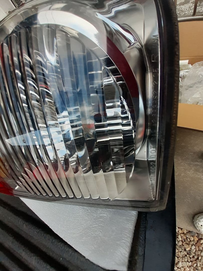 タンドラ　純正テールランプ 左右セット 赤 クリア