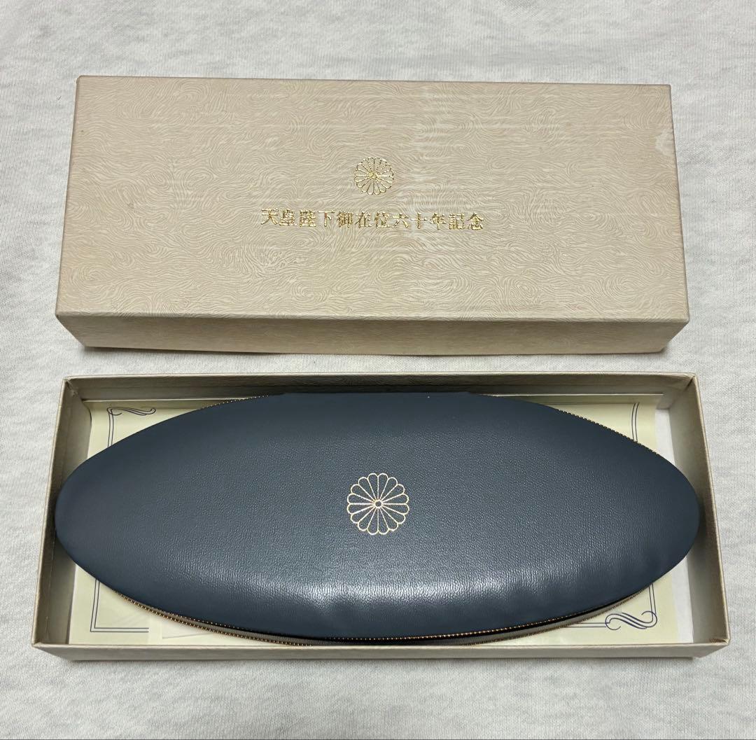 天皇陛下御在位六十年記念 懐中時計 金色 チェーン付き　電池交換済　美品