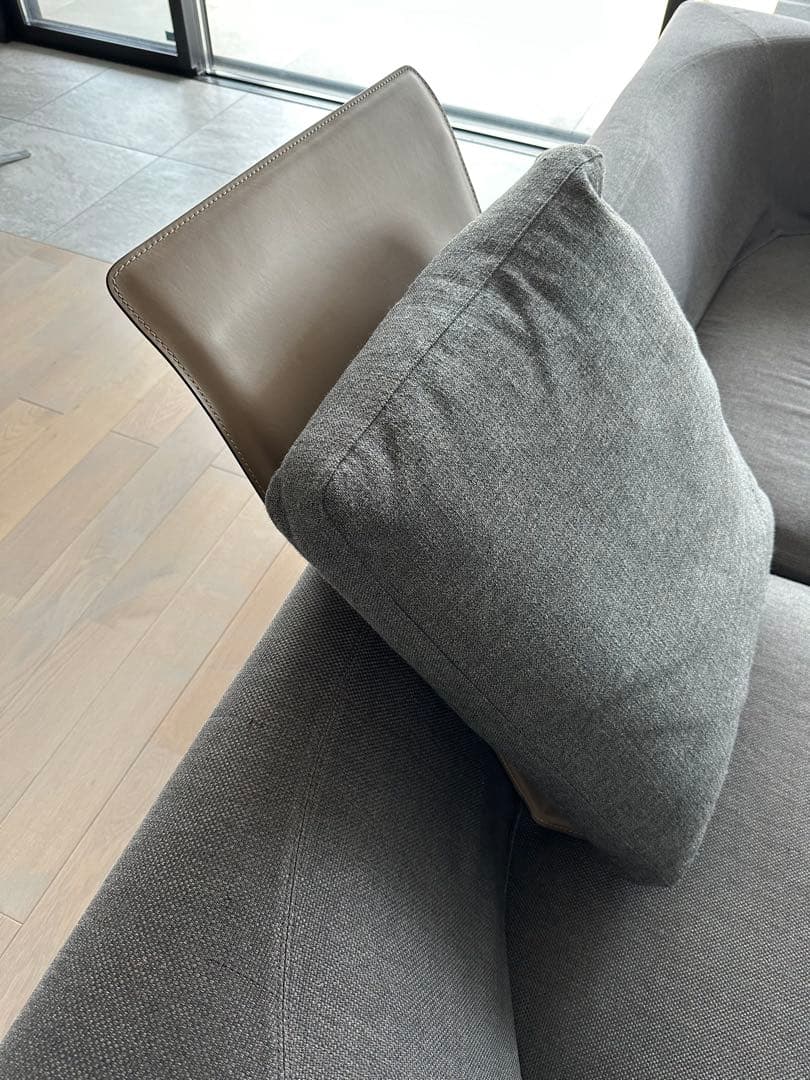 最高峰　ミノッティ　レザー 背当てクッション　グレージュ　1個