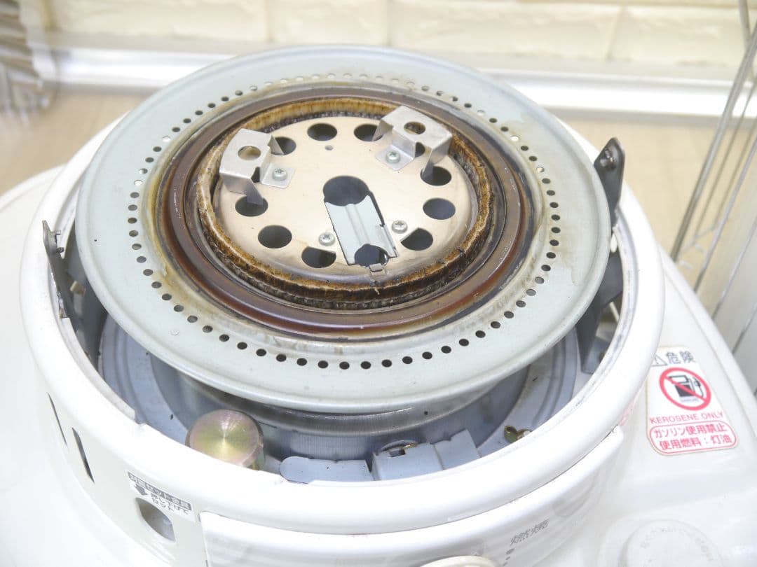 送料無料中◆2014◆コロナ　ホワイト　石油ストーブ 安全ガード付き