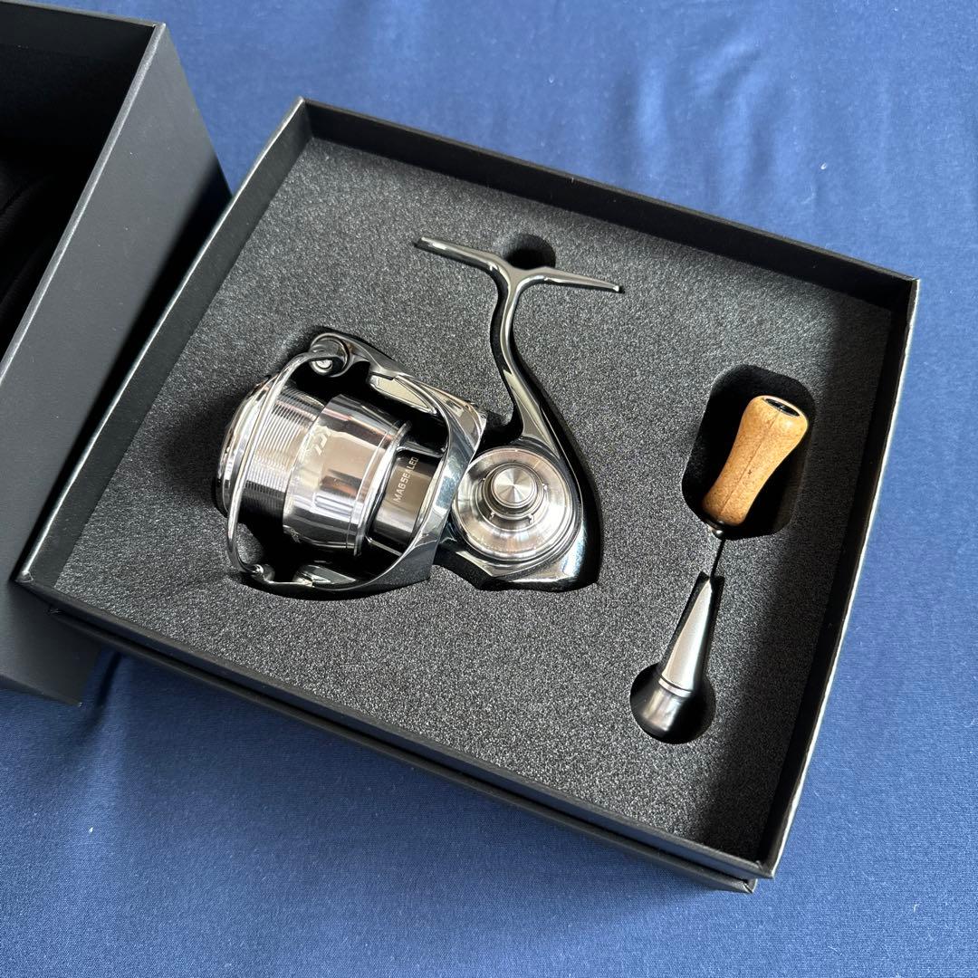 ダイワ　22イグジスト　LT2000S-P RCSコルクノブ