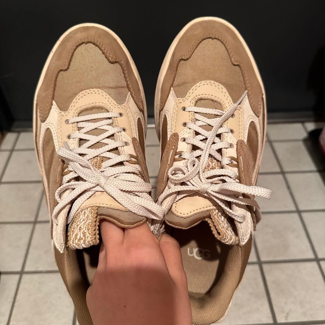 ugg スニーカー　ベージュ　24.5cm