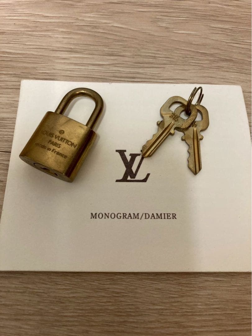 LOUISVUITTON ルイヴィトン キーポル バンドリエール