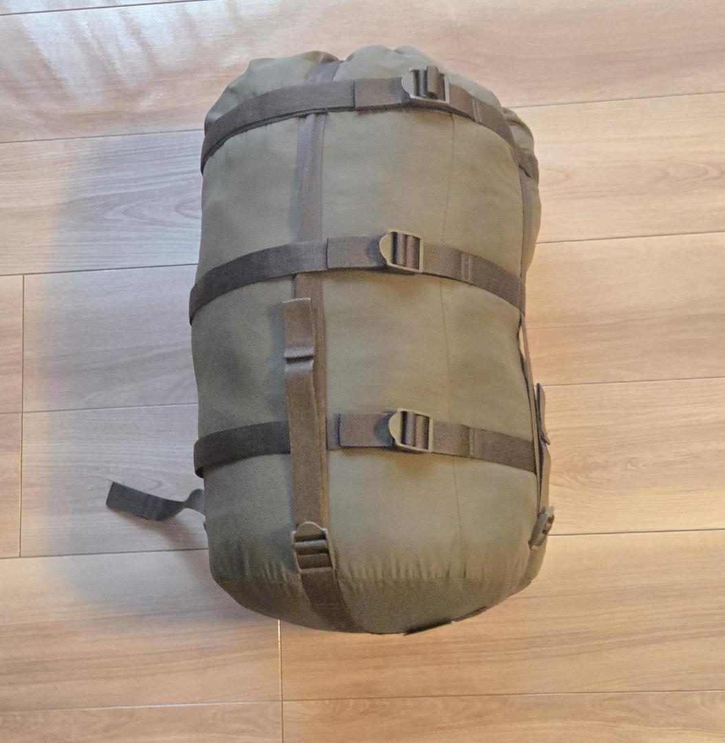 CARINTHIA DEFENCE 6 寝袋 オリーブグリーン (サイズ：M)