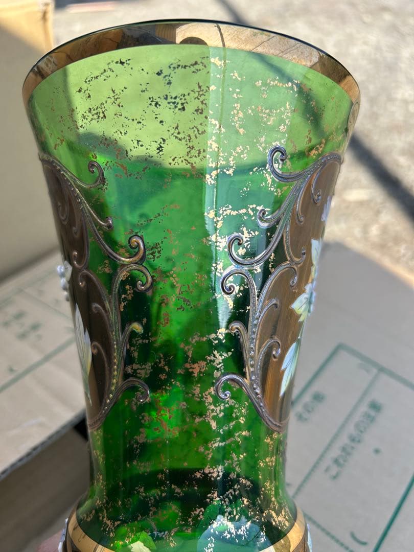 BOHEMIA緑色の花瓶 花器 ガラス製