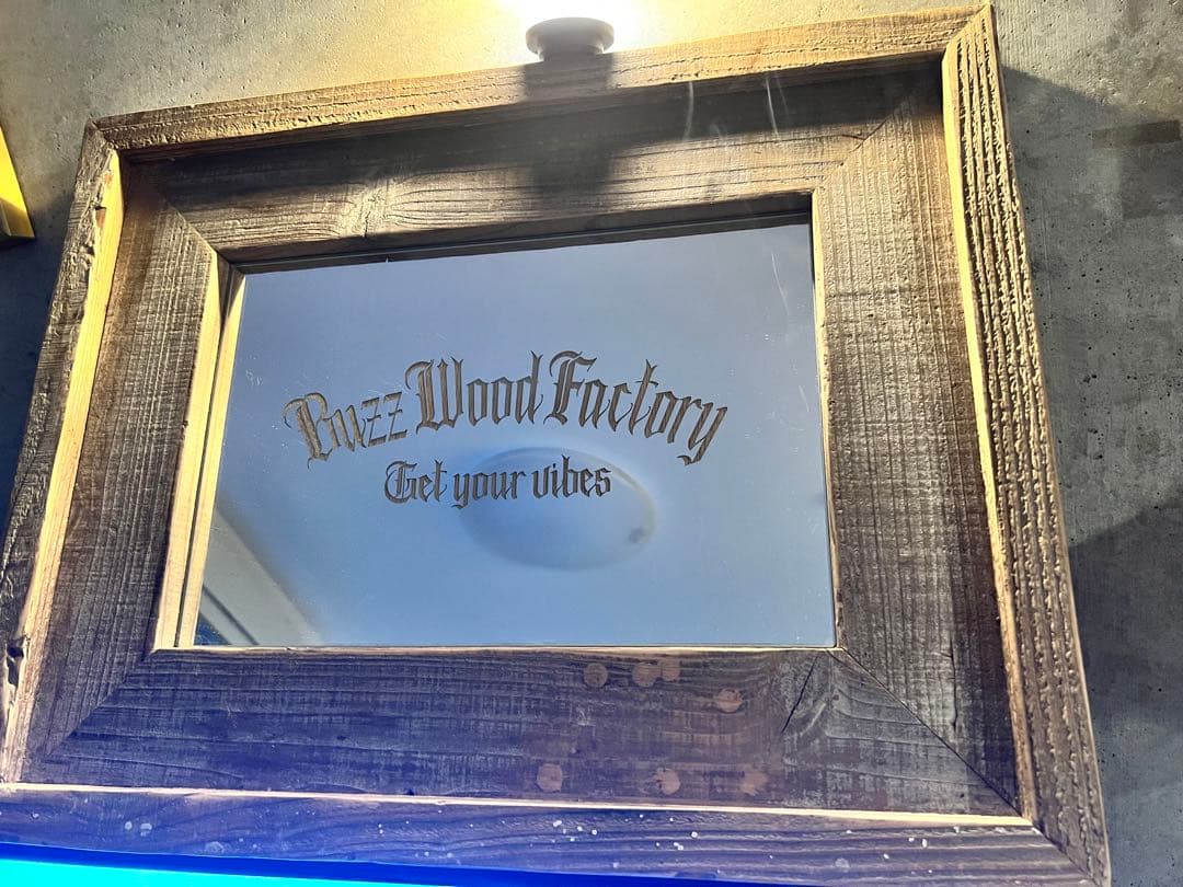 Buzz Wood Factory パブミラー