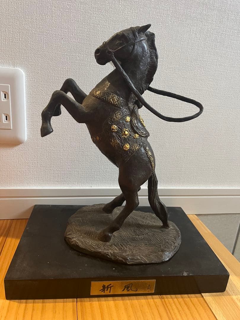 新風　富永直樹　ブロンズ像