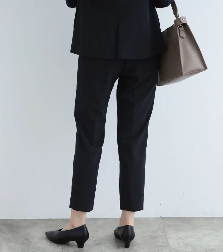 【新品】INDIVI　スーツ　パンツスーツ　上下セットアップ　黒　大きいサイズ