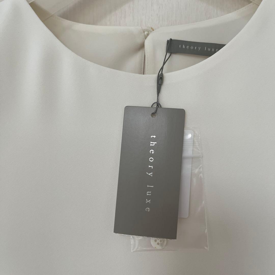 未使用　タグ付き　theory luxe 半袖ブラウス 040