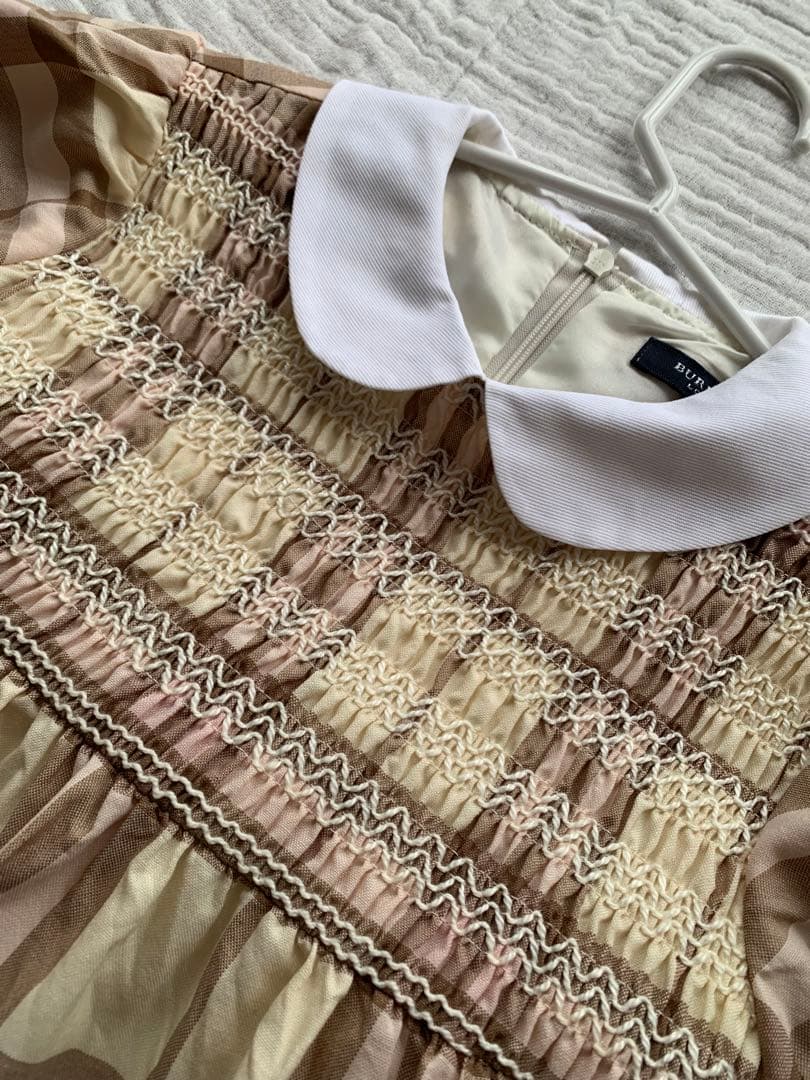 美品　Burberry バーバリーロンドン　丸襟　スモッキングワンピース　130