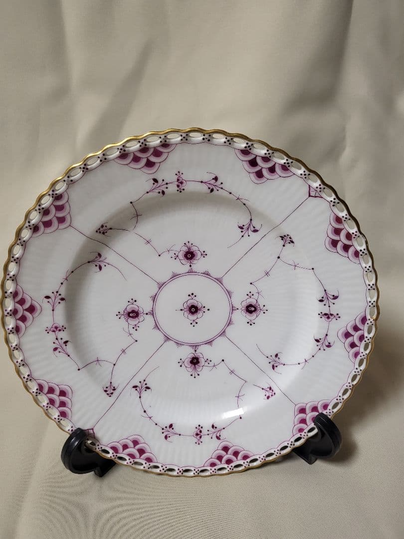 ロイヤルコペンハーゲン　バーガンディフルーテッド　フルレース　プレート