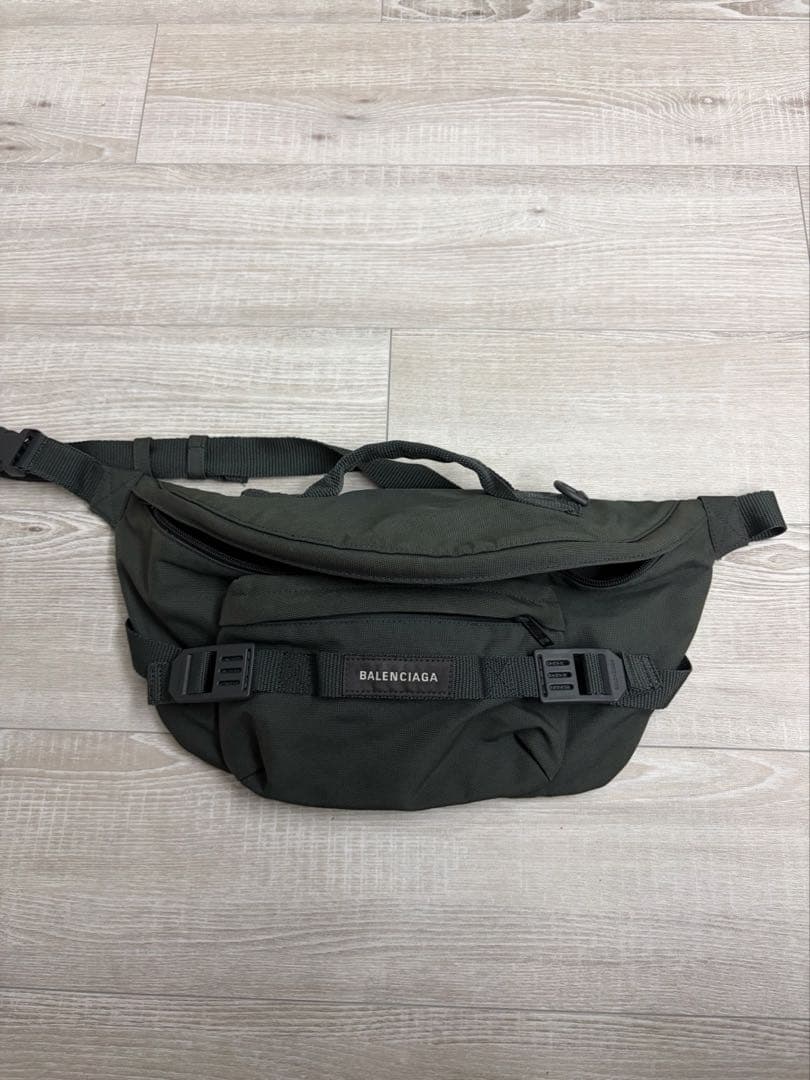 【BALENCIAGA バレンシアガ】ボディバッグ／ウエストバッグ／クロスボディ