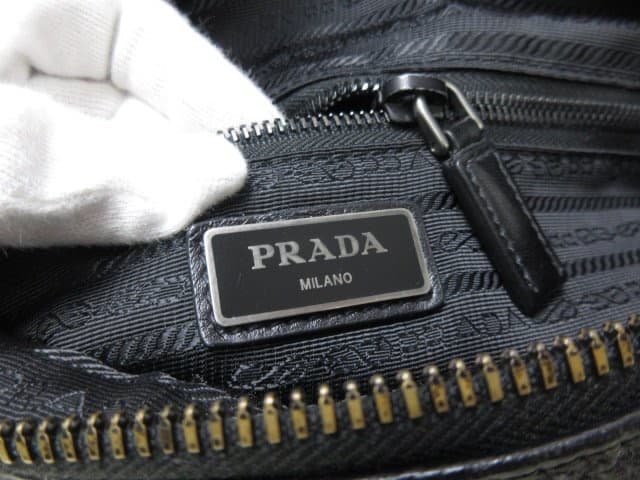 PRADA ブラック ボディバッグ・ウエストポーチ