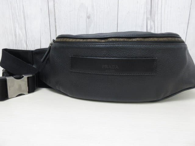 PRADA ブラック ボディバッグ・ウエストポーチ
