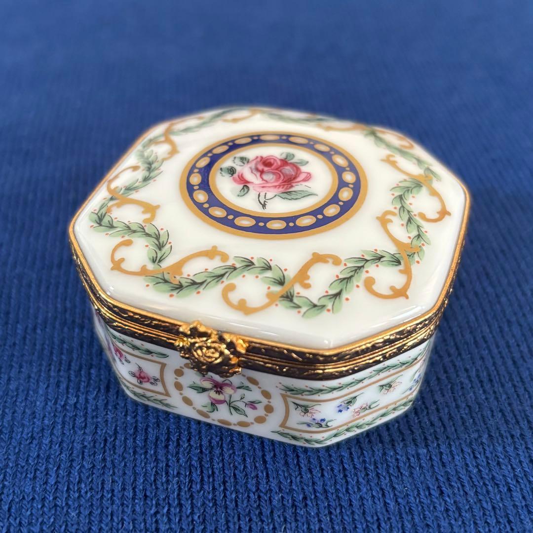 リモージュ アビランド　ルーブシエンヌ　　　　　一部手描き 小物入れ