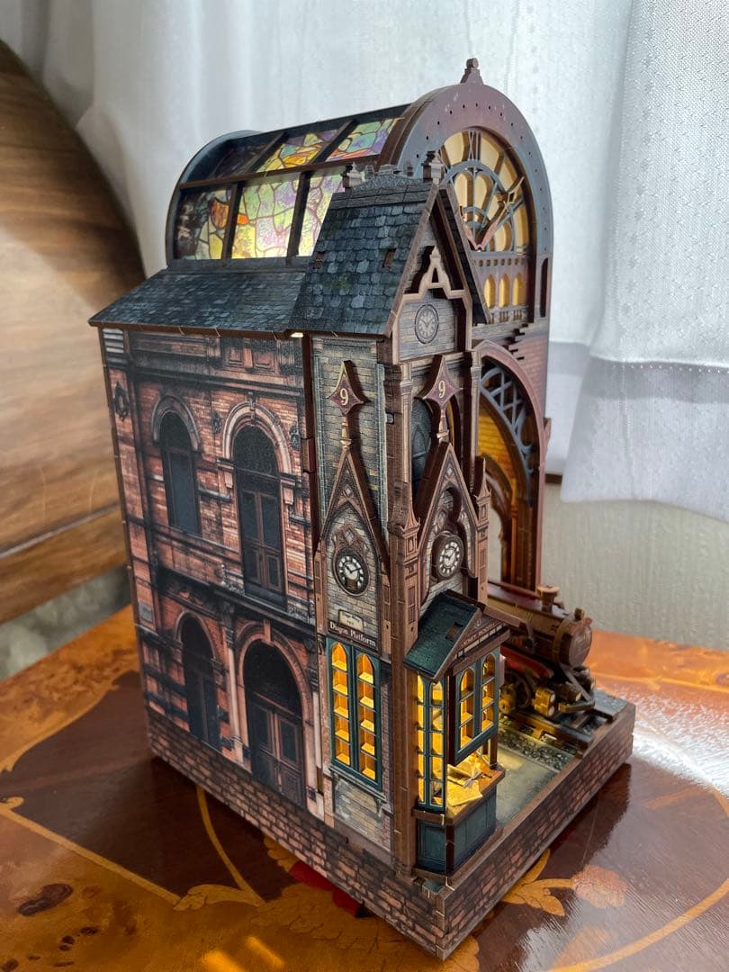 ブックヌック 完成品　booknook 魔法の駅　ミニチュア　アンティーク