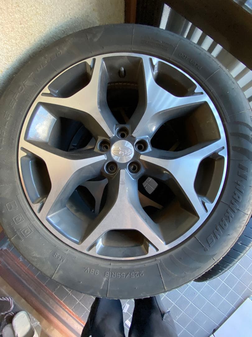 J*Q様 スバル　フォレスター　225/55R18 ホイール4本セット　タイヤ付