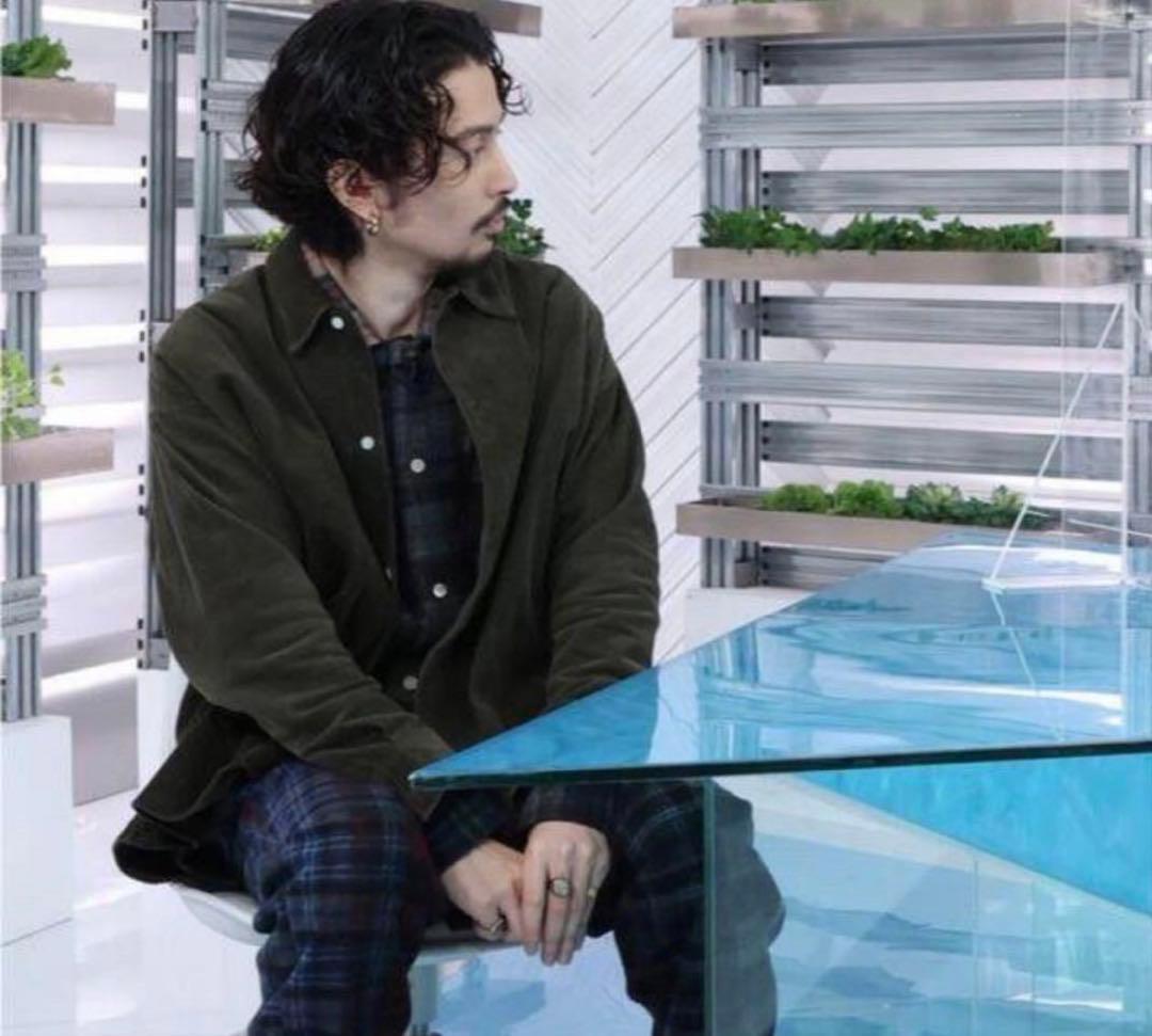 常田大希着 N. HOOLYWOOD コーデュロイシャツ