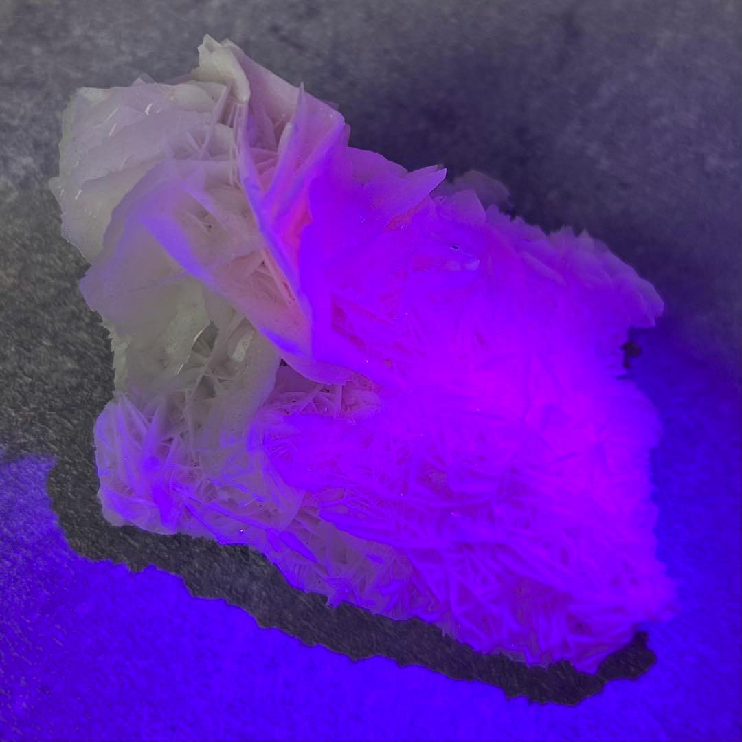 高品質　ホワイトローズカルサイト　白薔薇　カルサイト　ヤオガンシャン産