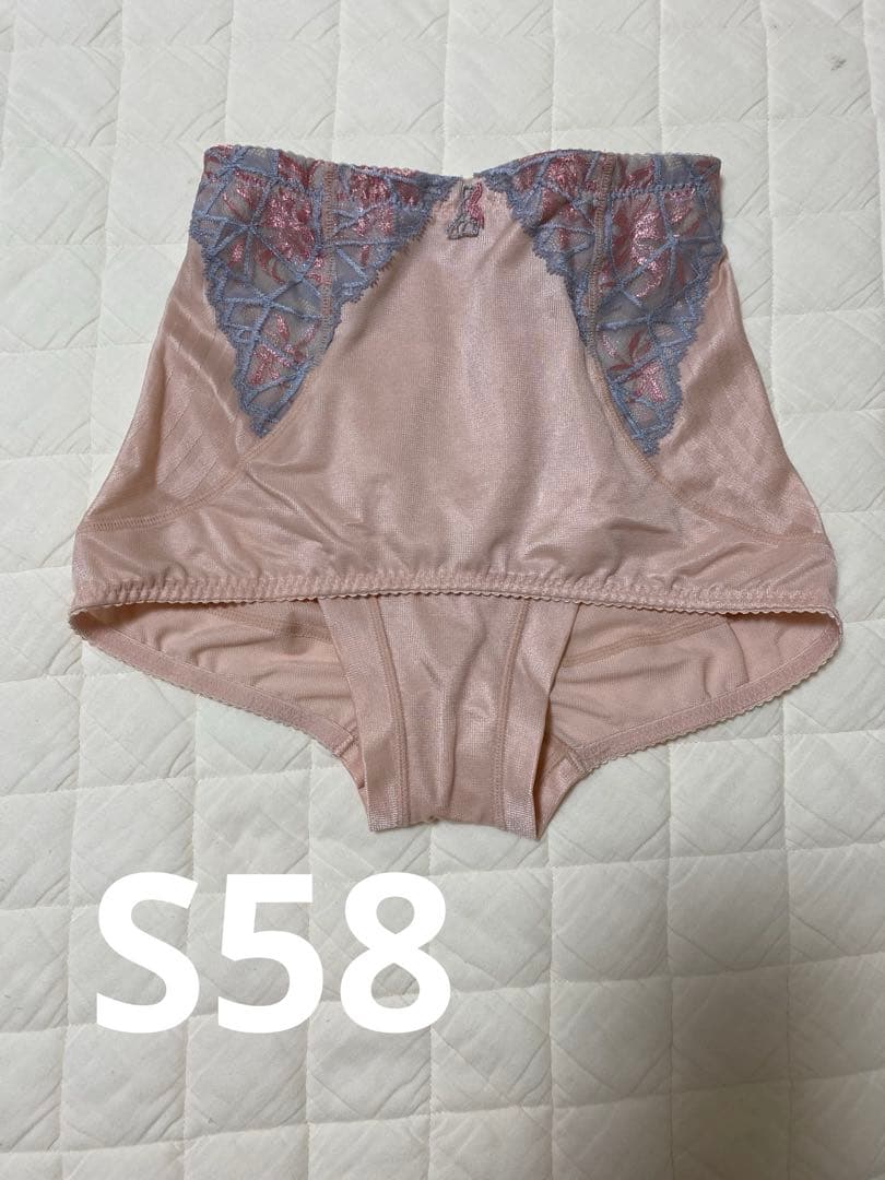 マルコ　カーヴィシャス　カレス　ショートガードルSサイズ