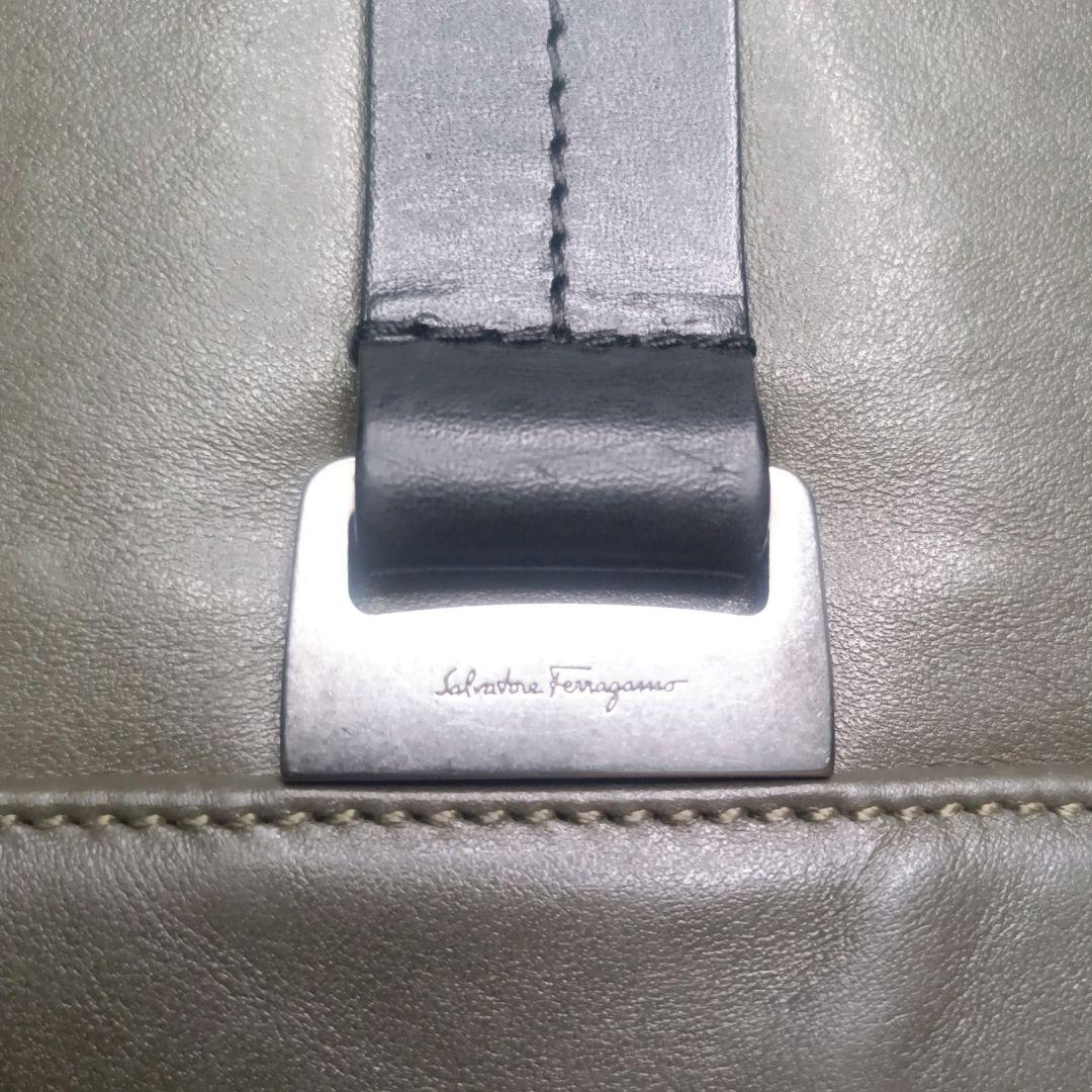 ✨Salvatore Ferragamo 羊革オールレザー メッセンジャーバッグ