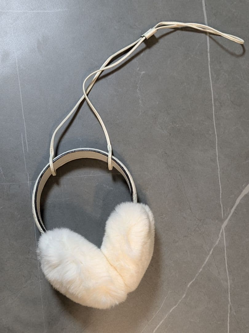 GUCCI☆ グッチ☆ホワイトファー耳あて