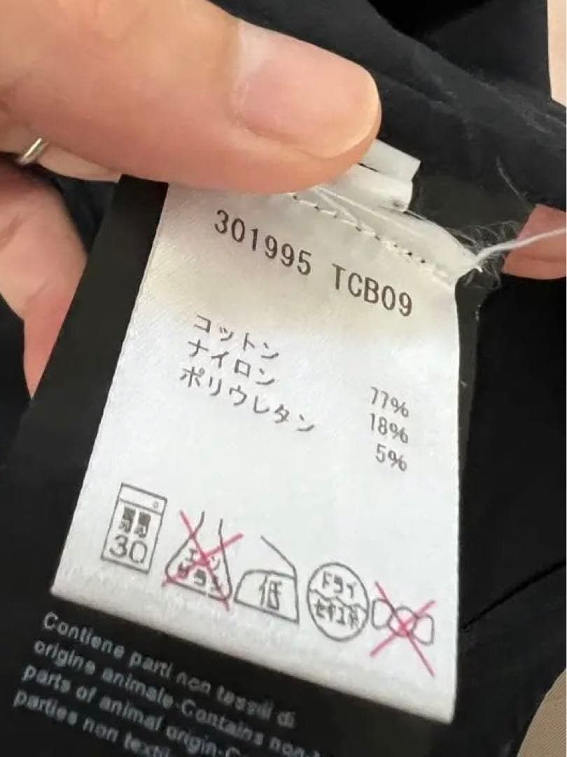 バレンシアガ　黒シャツ　ドレスコーデ